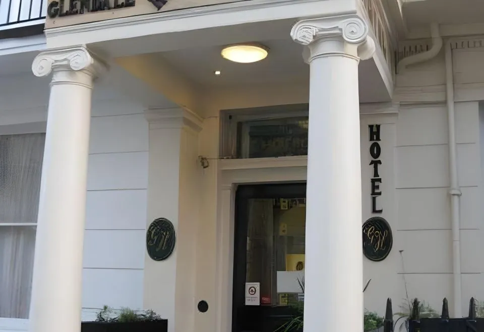 Glendale Hyde Park Hotel