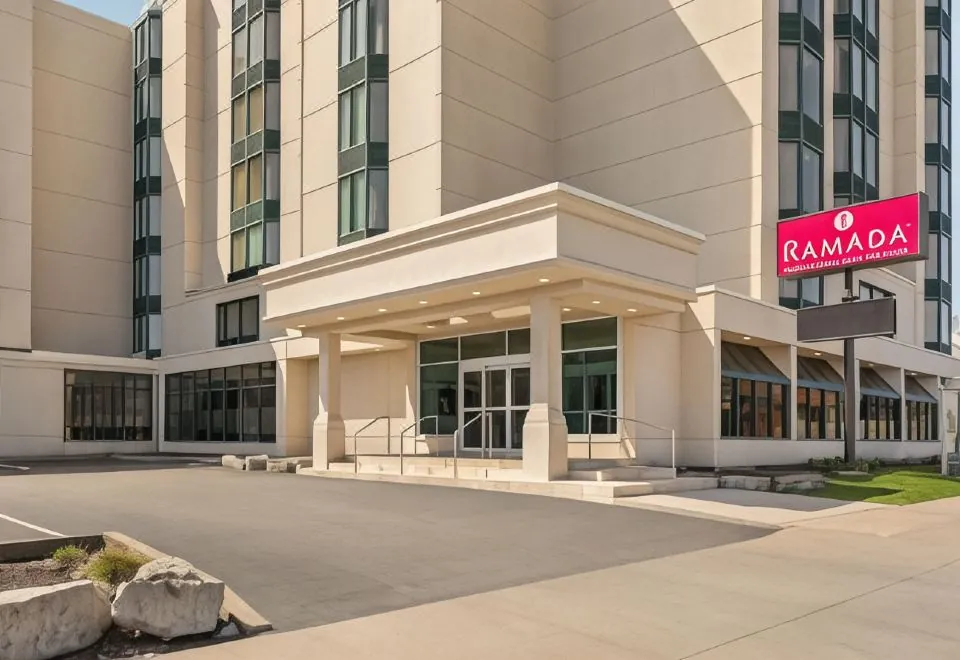 Ramada by Wyndham Niagara Falls Near the Falls