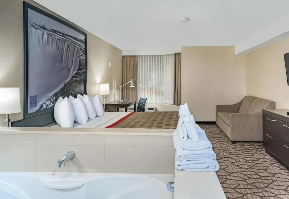 Ramada by Wyndham Niagara Falls Near the Falls