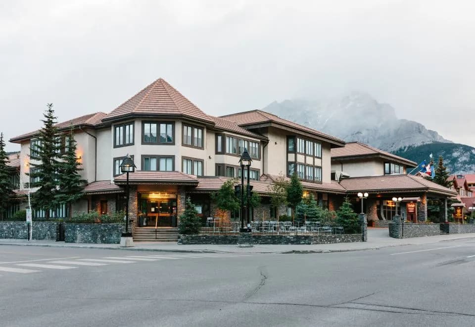 Elk + Avenue Hotel