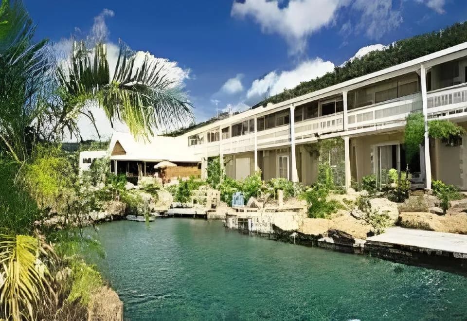 Colonial Palms Motor Inn