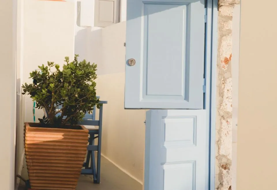 Pantelia Suites