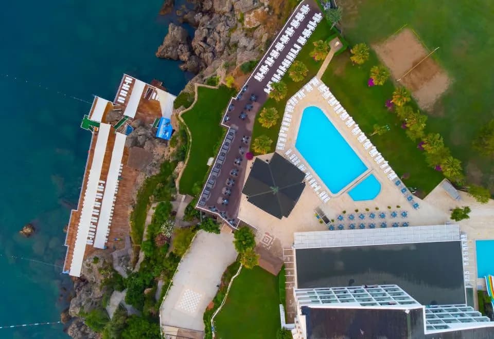 Falcon Hotel