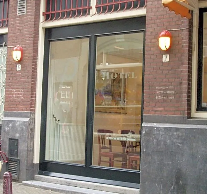 Rho Hotel