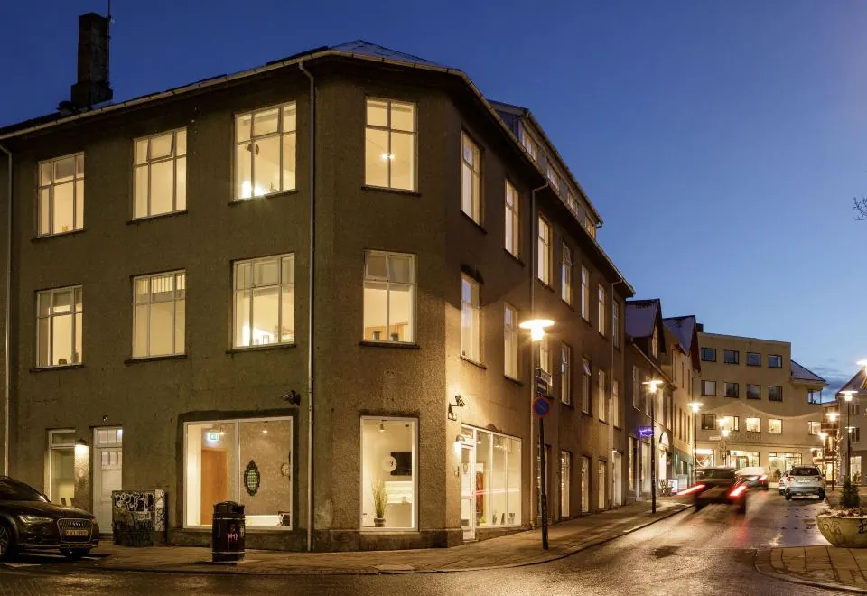 Rey Apartments