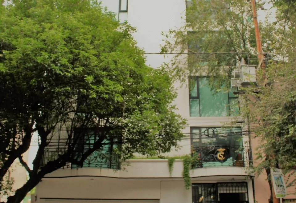 Condesa Suites