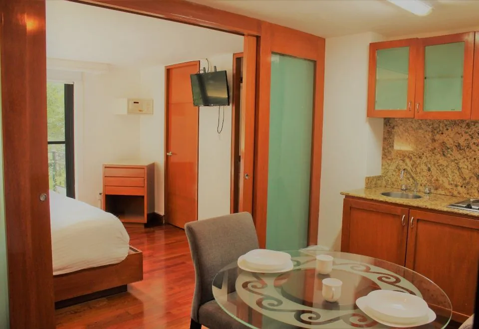 Condesa Suites