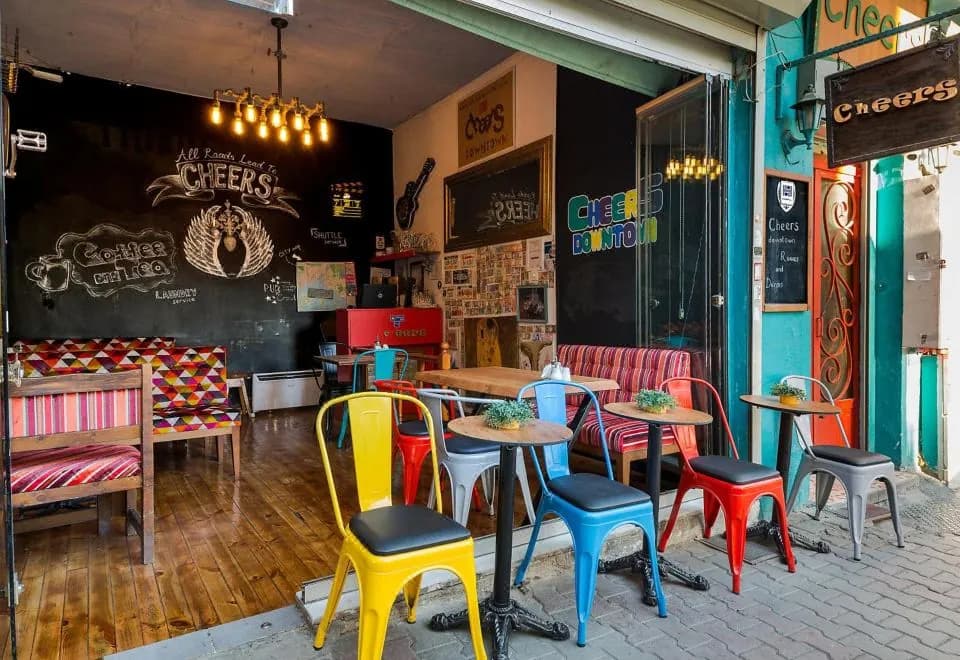 Cheers Midtown Hostel