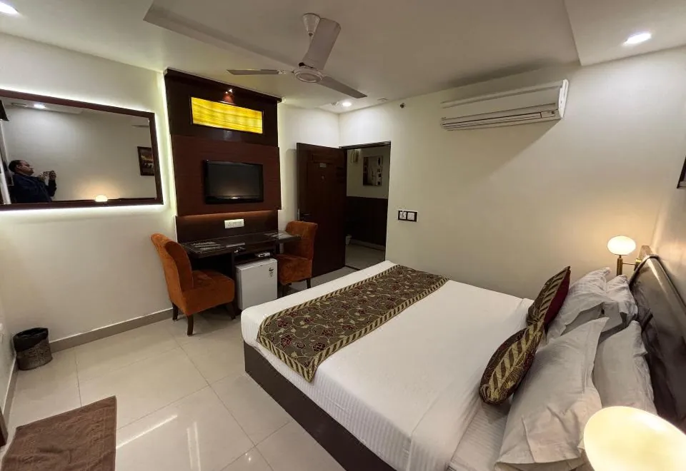 Taj Inn Hotel