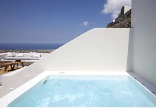 White and Co. La Torre Suites