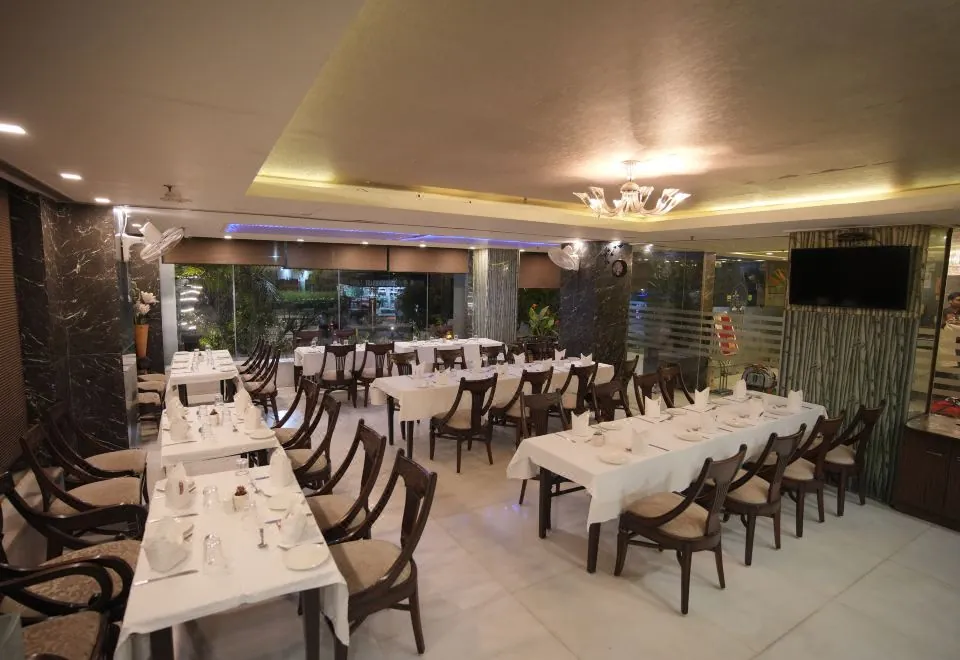 Hotel Atulyaa Taj