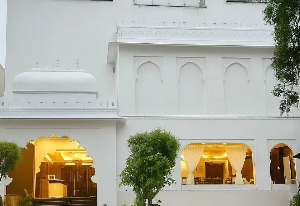 Hotel Atulyaa Taj