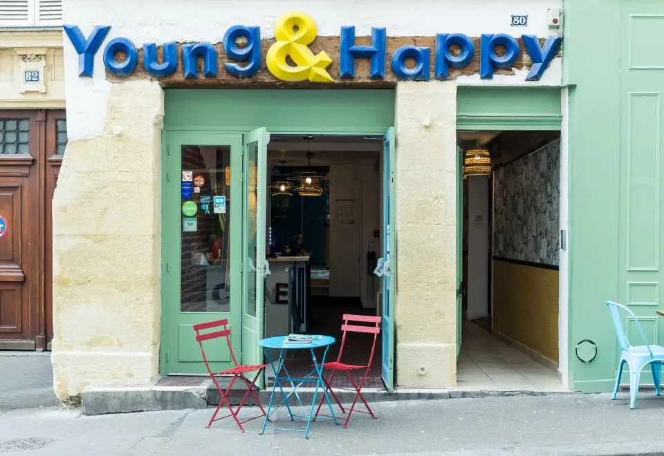 Young and Happy Latin Quarter by Hiphophostels