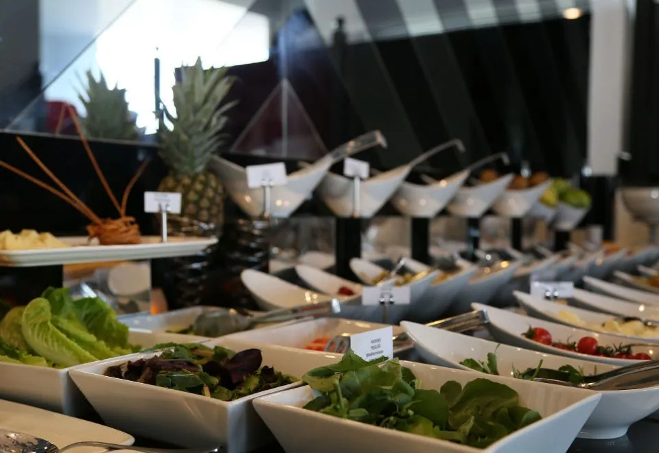 Ramada Hotel & Suites by Wyndham Istanbul- Sisli
