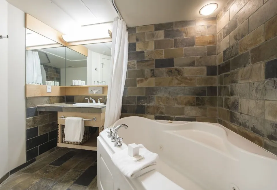 The Juniper Hotel & Bistro
