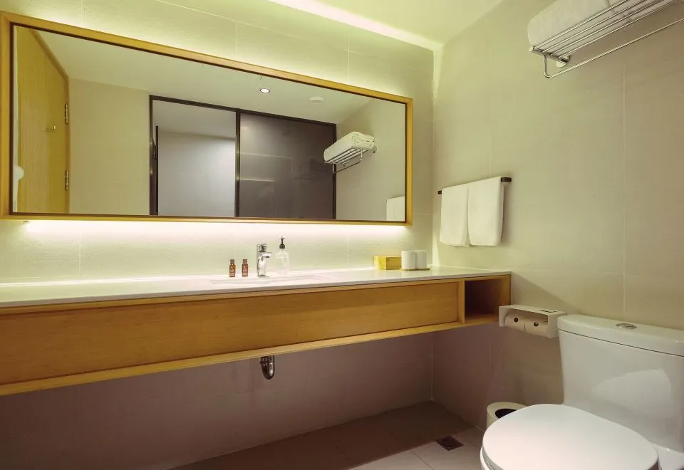 Ji Hotel (Shanghai Lujiazui Babaiban)