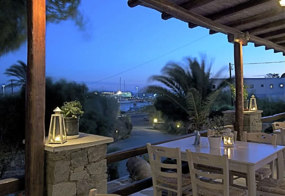 Makis Place