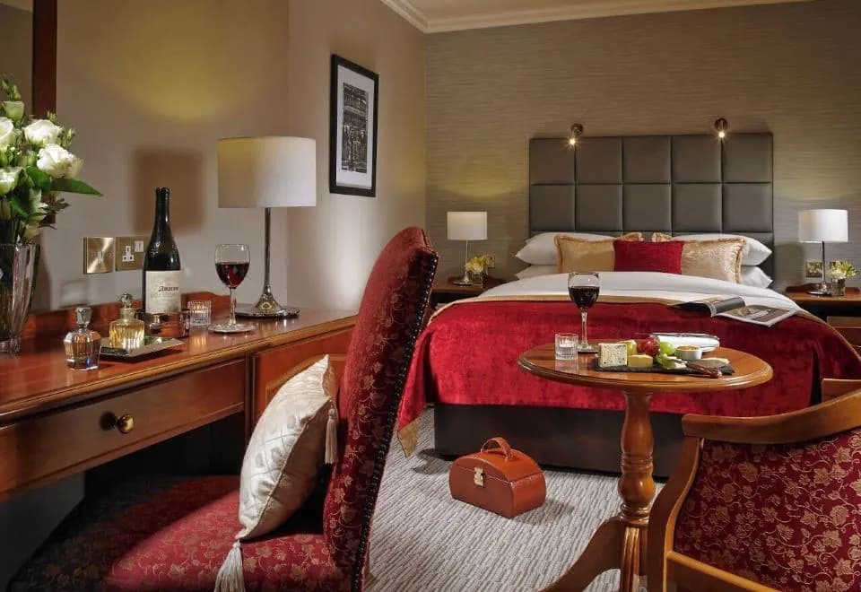 Buswells Hotel