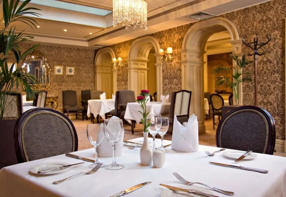 Buswells Hotel
