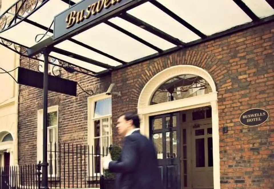Buswells Hotel
