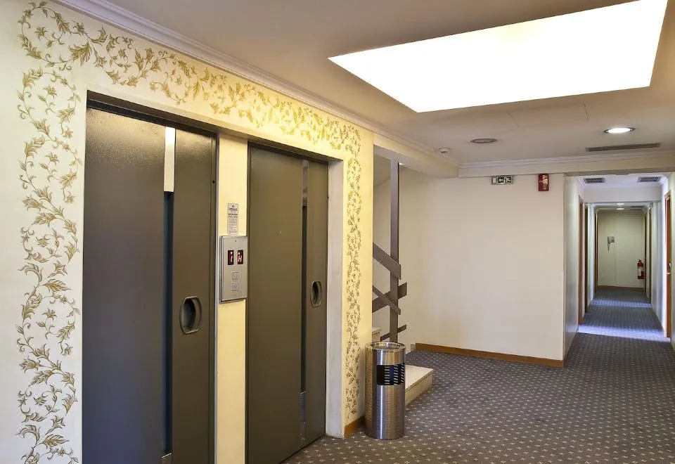 Crystal City Hotel