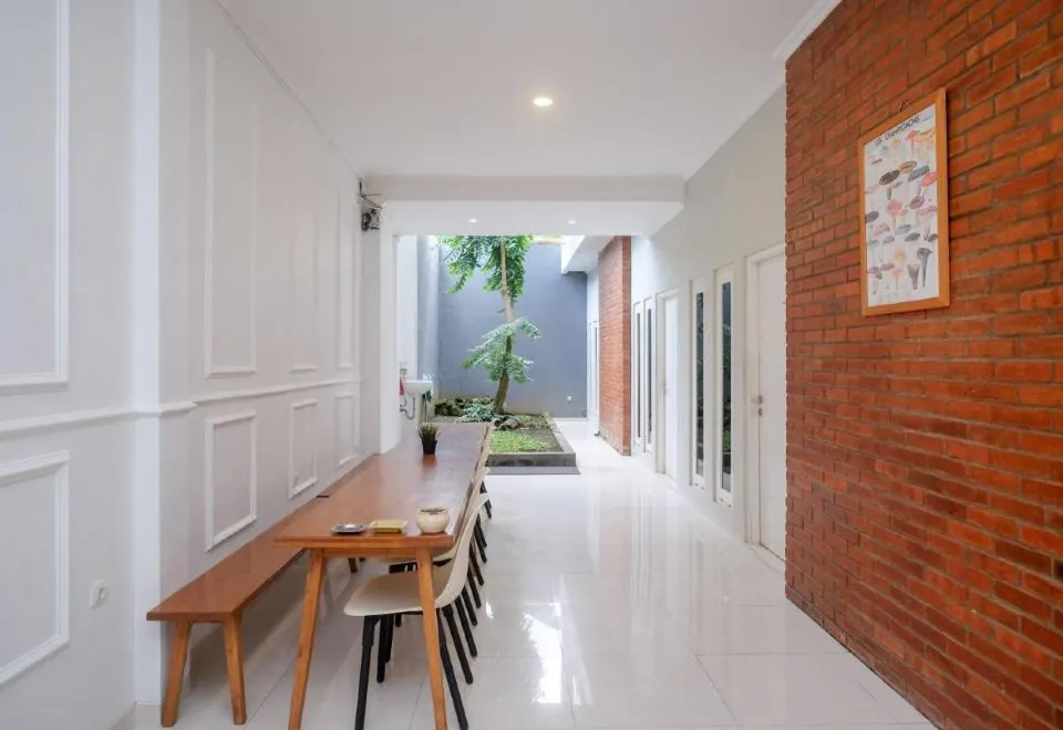 Urbanview Stay @H jakal by RedDoorz