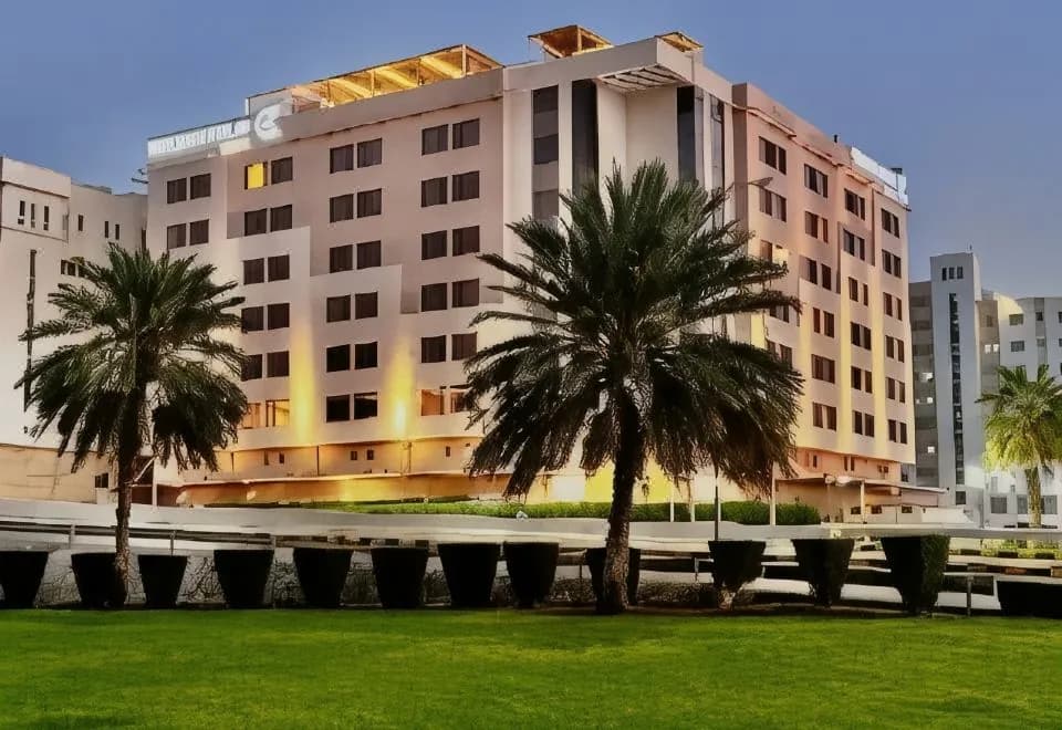 Golden Tulip Muscat