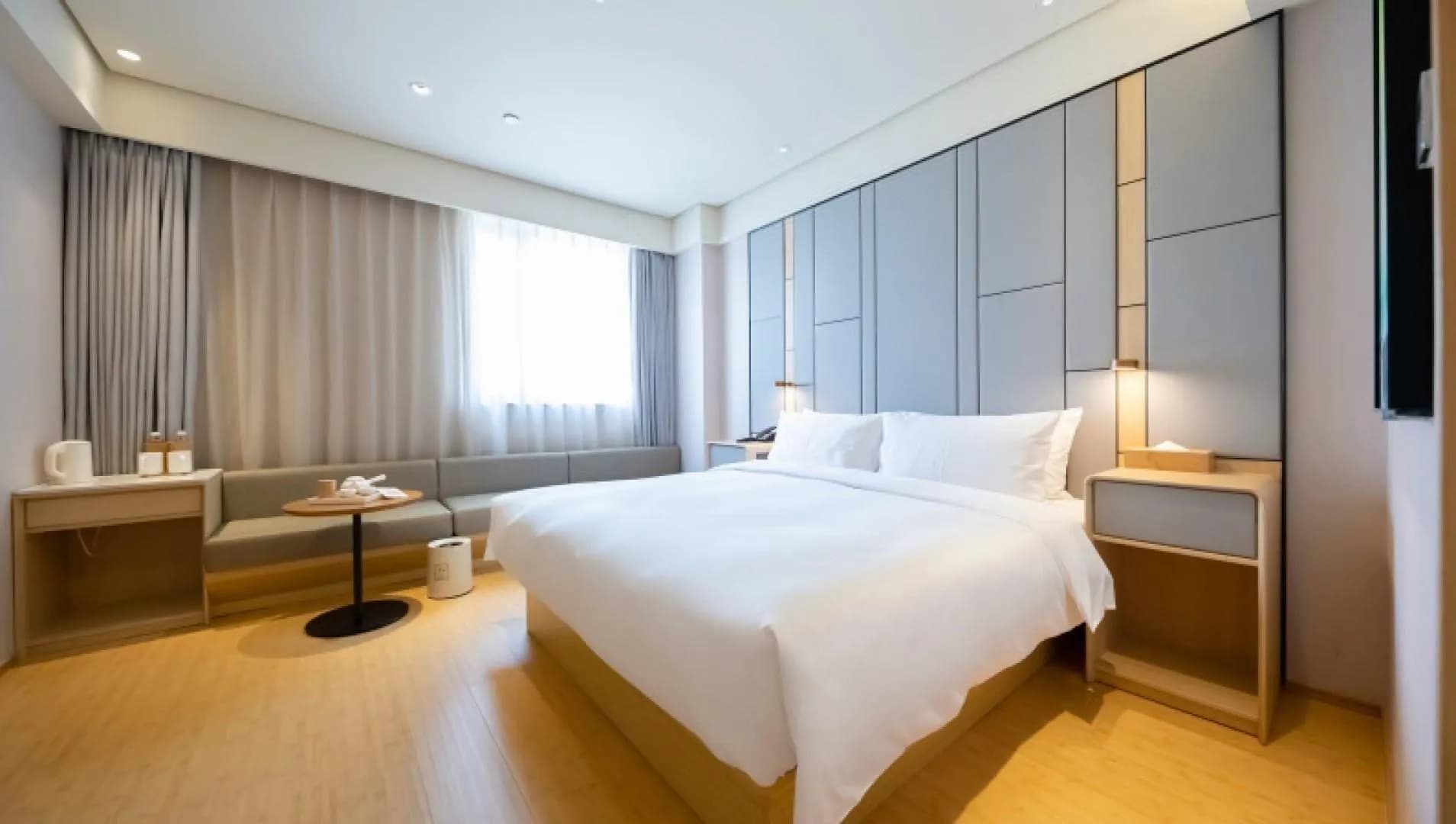 Ji Hotel  (Shanghai Changshou Road Metro Station Store)