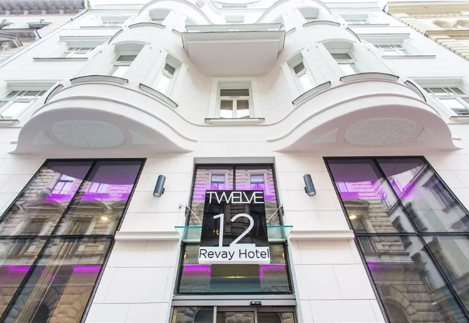 12 Revay Hotel