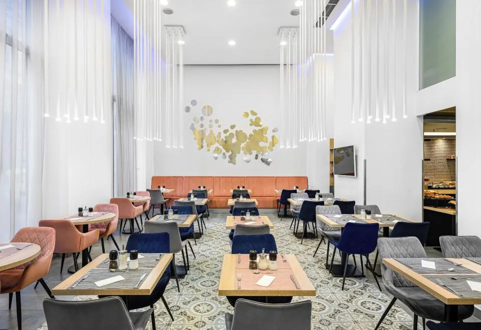 12 Revay Hotel