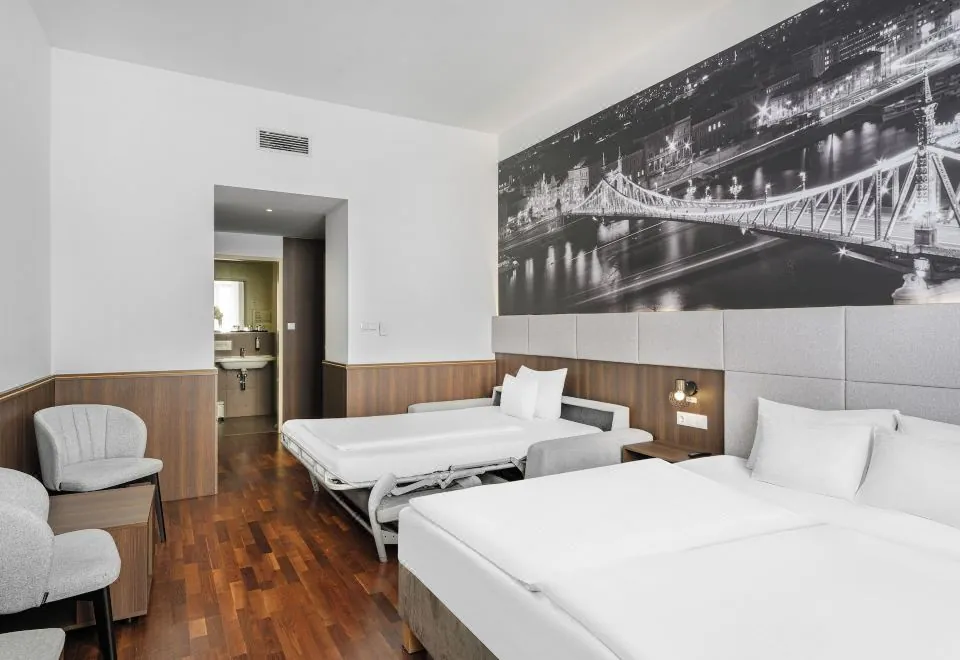 12 Revay Hotel