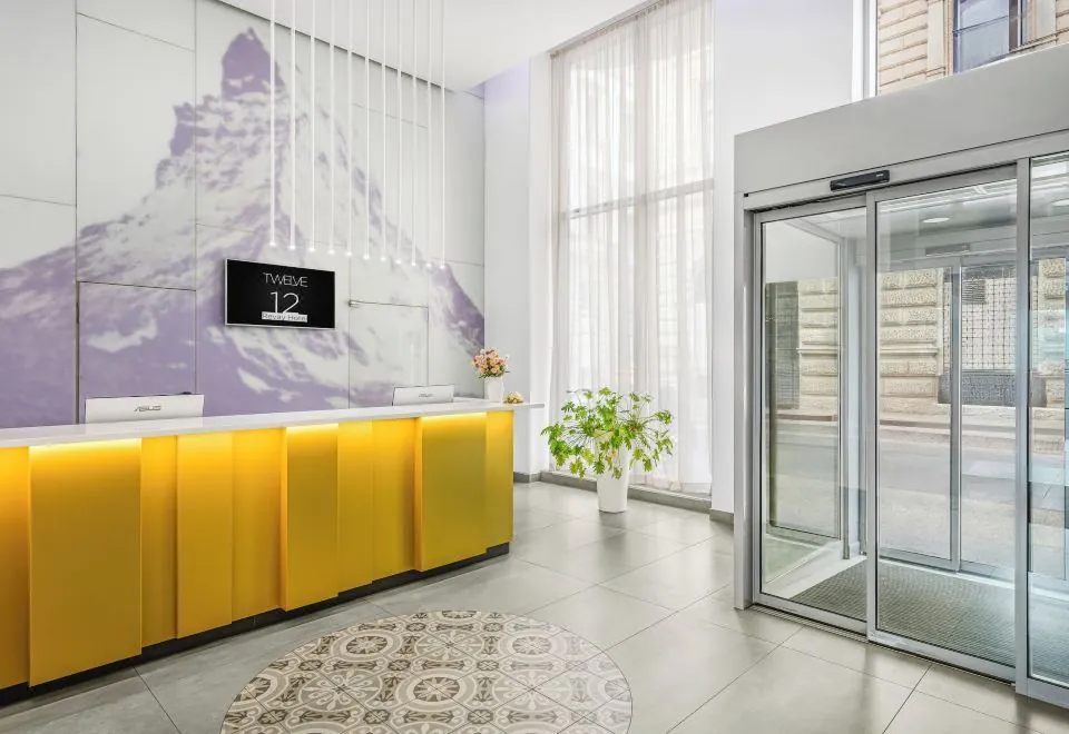 12 Revay Hotel