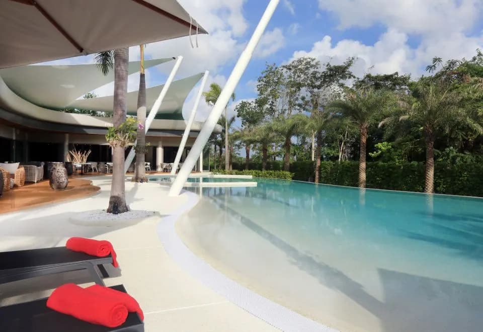 The Pavilions, Suites