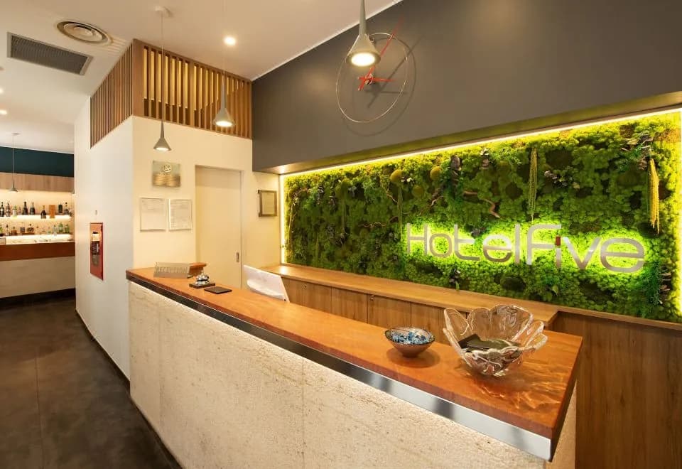 Hotel Five