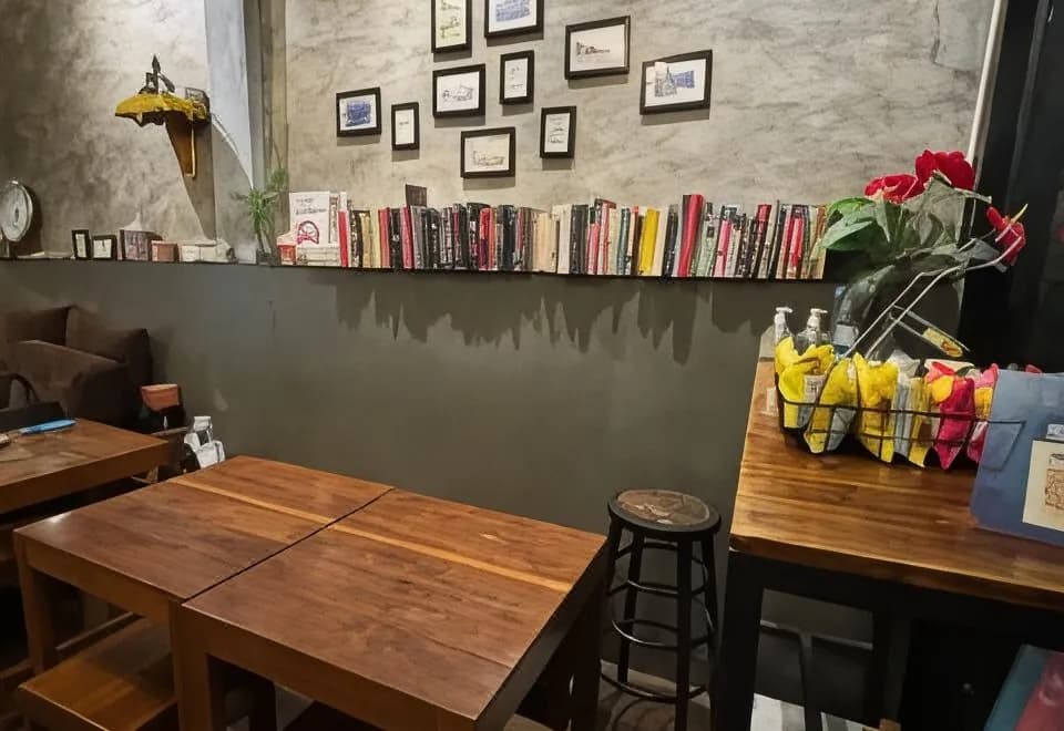 OYO 612 Hansa Hostel