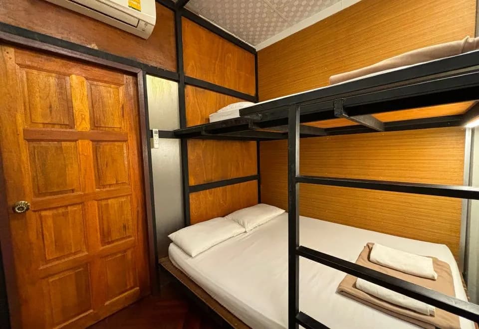 OYO 612 Hansa Hostel