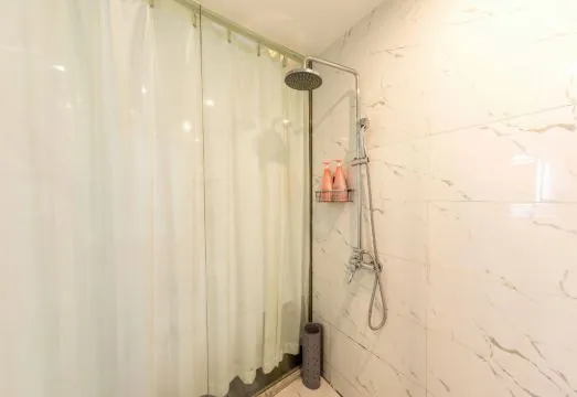 Qingmu Select Hotel (Shanghai Railway Station Zhongxing Road Metro Station)