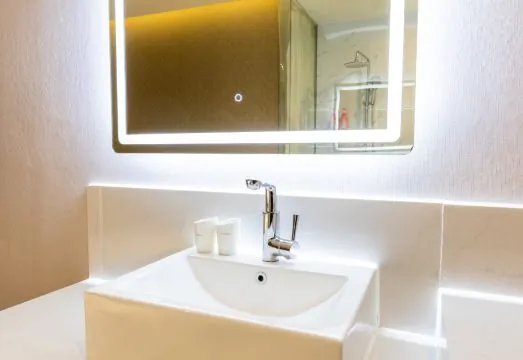 Qingmu Select Hotel (Shanghai Railway Station Zhongxing Road Metro Station)
