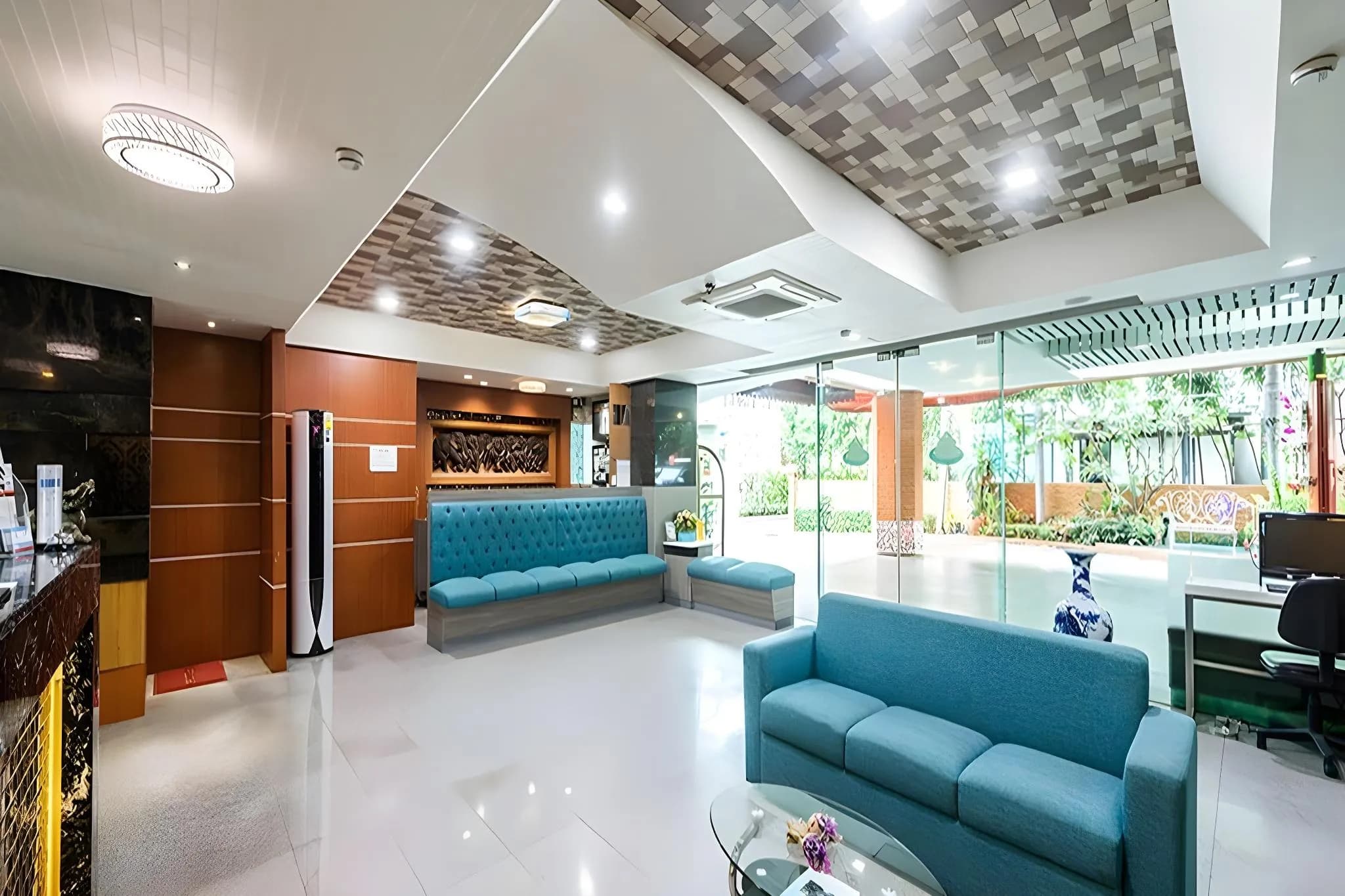 L-Seven Hotel