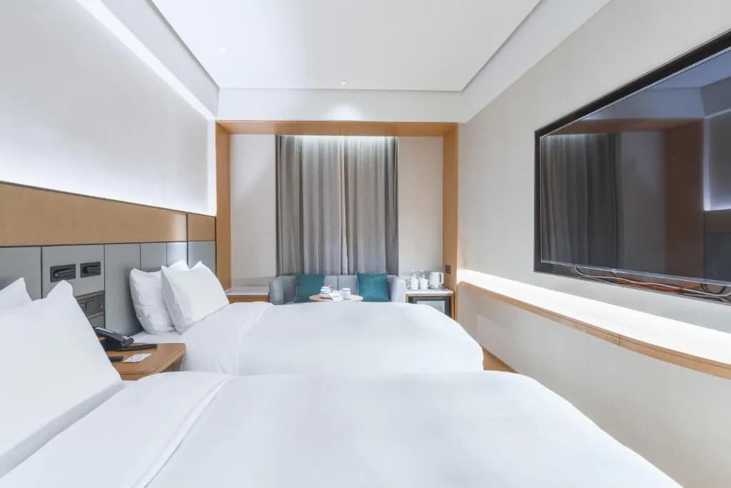 Ji Hotel (Shanghai Tangqiao Shimao Binjiang)