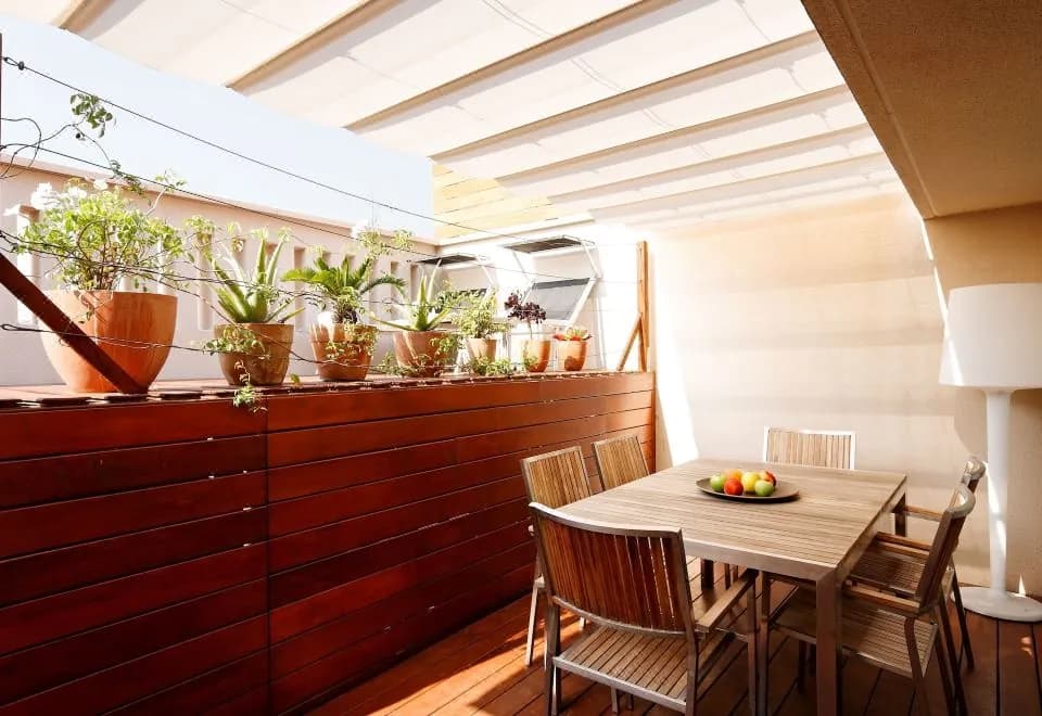 Inside Barcelona Apartments Mercat