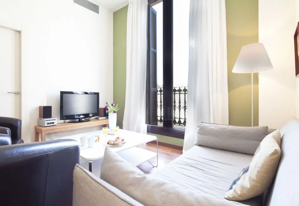 Inside Barcelona Apartments Mercat