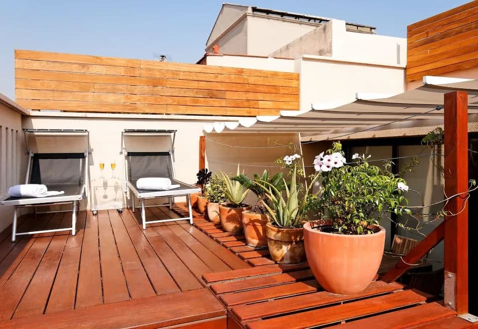 Inside Barcelona Apartments Mercat