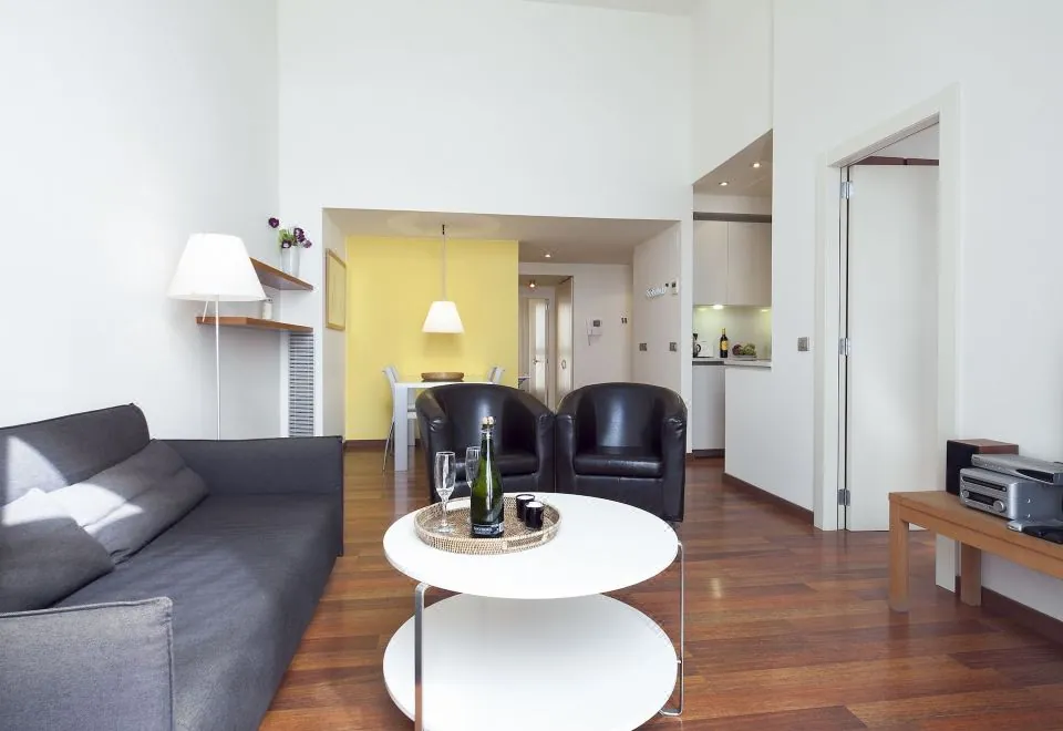 Inside Barcelona Apartments Mercat