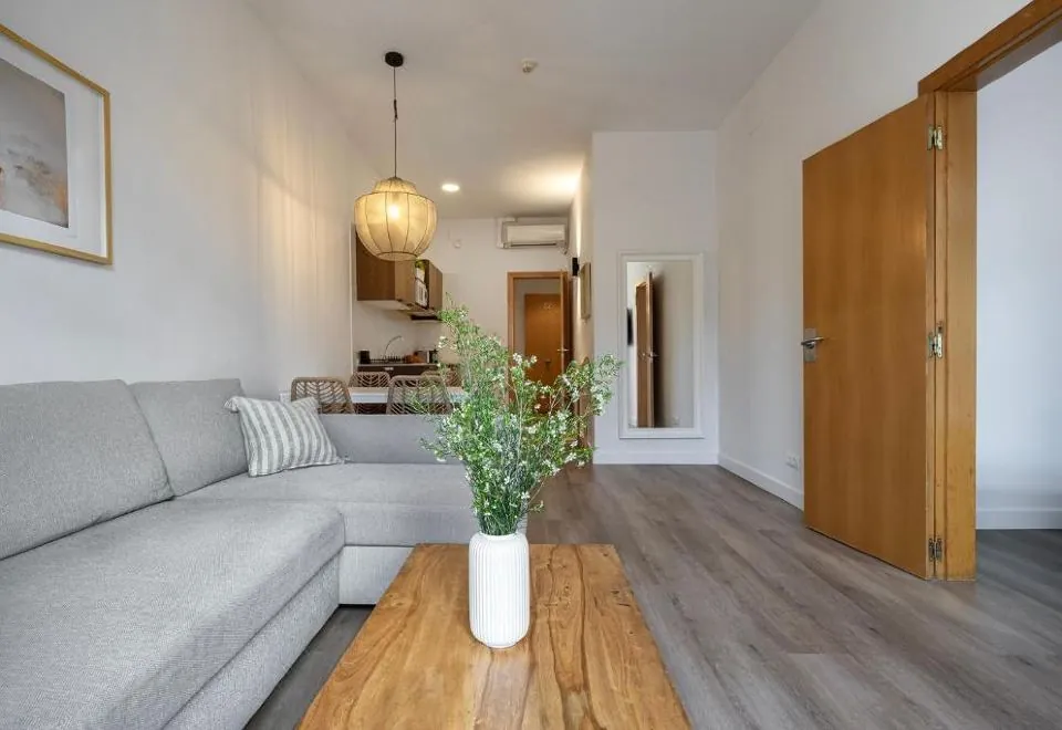 Happy Apartments