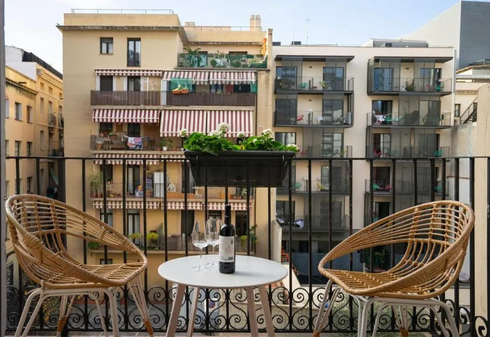 Happy Apartments