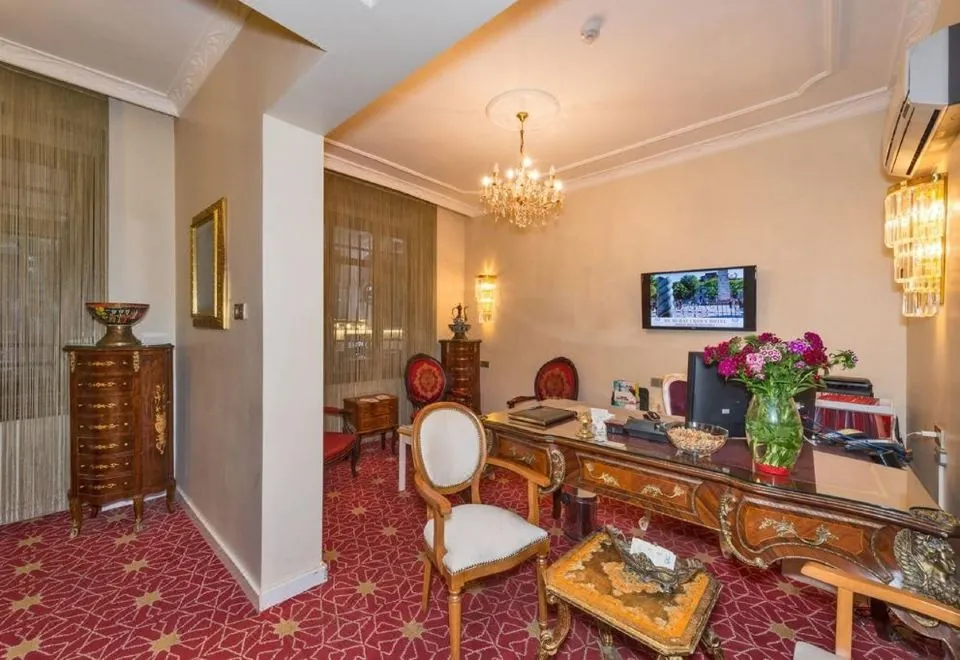 By Murat Crown Hotel Taksim