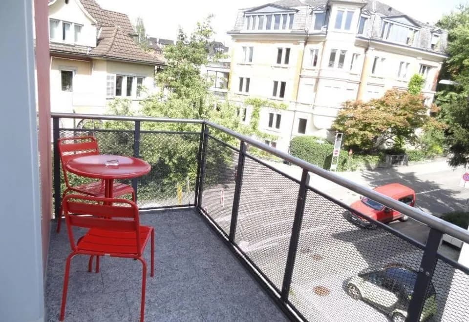 Swiss Star California - Contactless Self Check-IN
