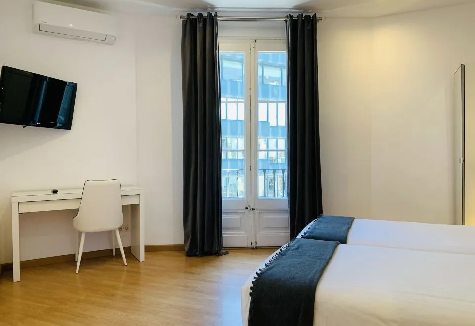 Aptbcn Super Balmes Guest House