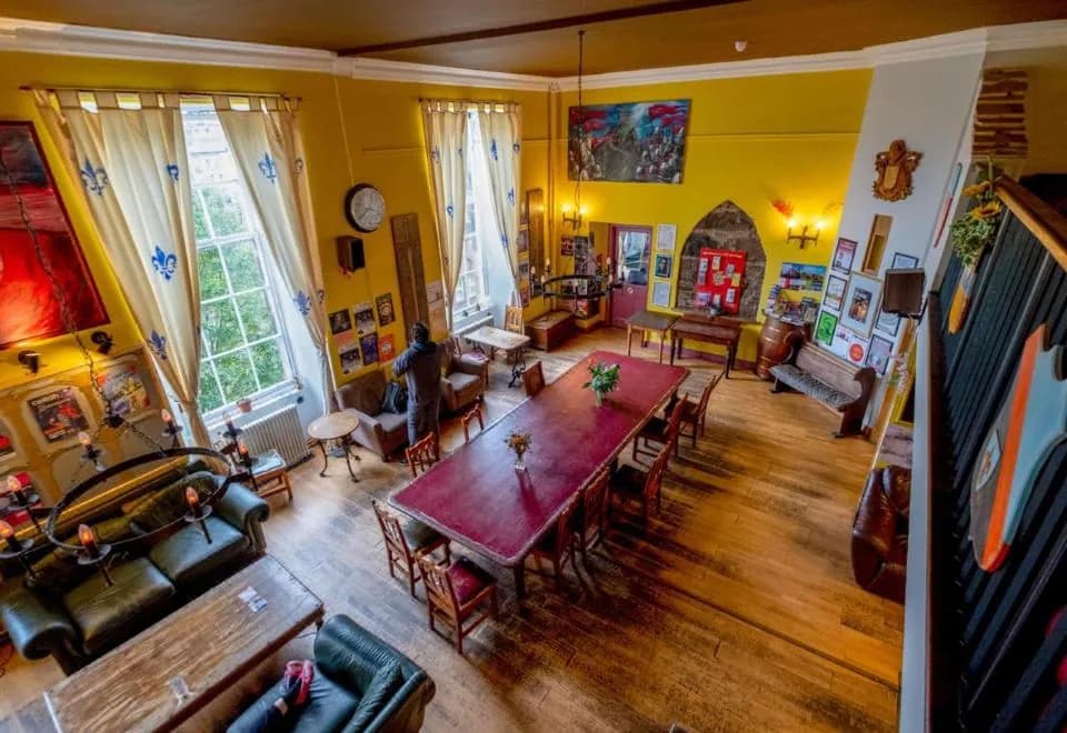 Castle Rock Hostel - Adult Only